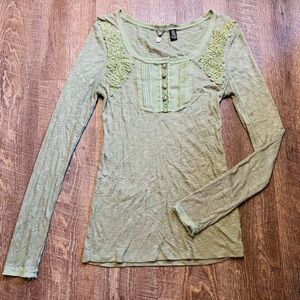 BKE Women’s L Large Y2K Boho Lace Detail Long Sleeve Top Shirt Green